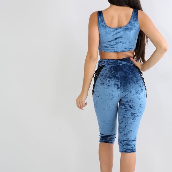 🚨Medium Left🚨Velvet Capri Set - Picture 2 of 7
